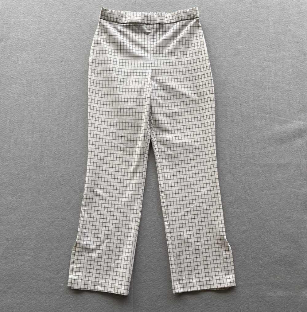 Massimo Fabbro Women's Size 6 White Navy Pants. Great material for hot days!
